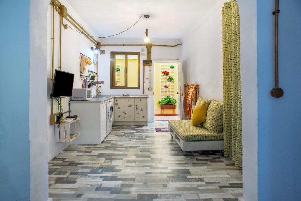 Las Sales Estudio, Moya