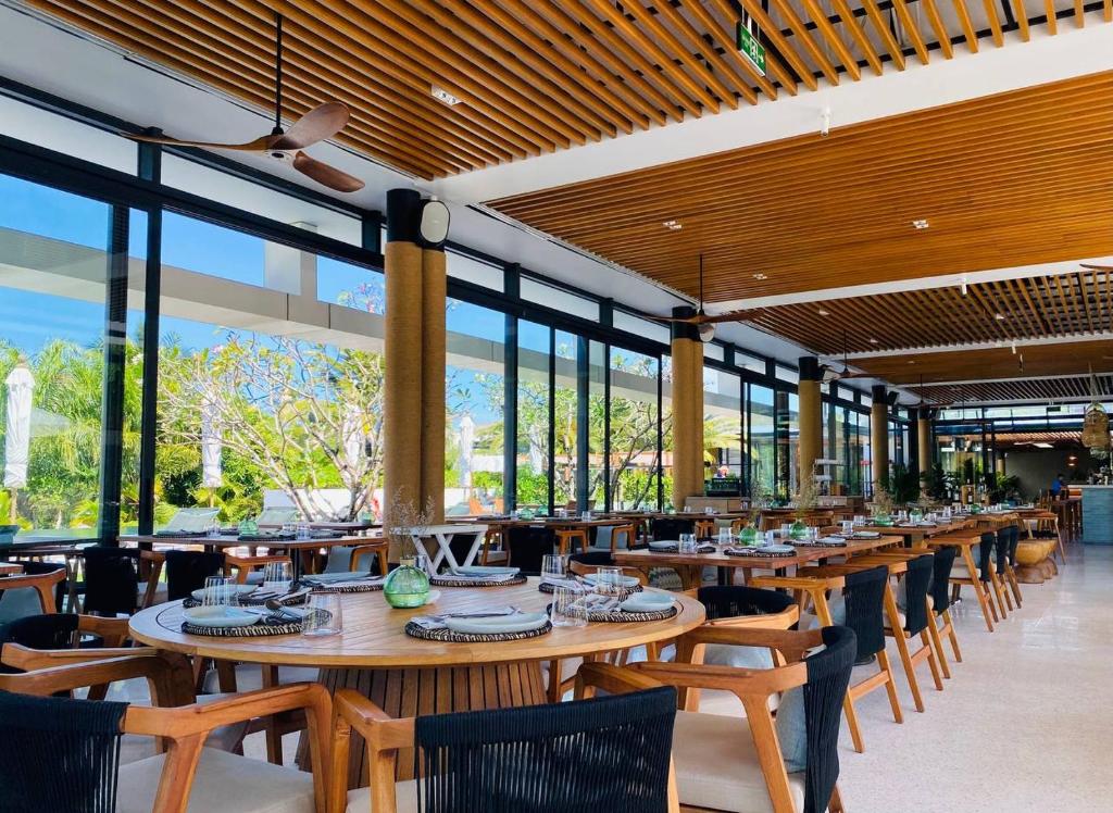 Sailing Club Villa by Joy Villa