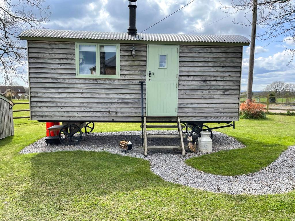 Birchwood House Farm Shepherds Hut