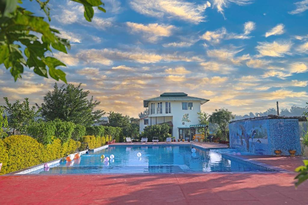 Corbett Treat Resort スイミングプール