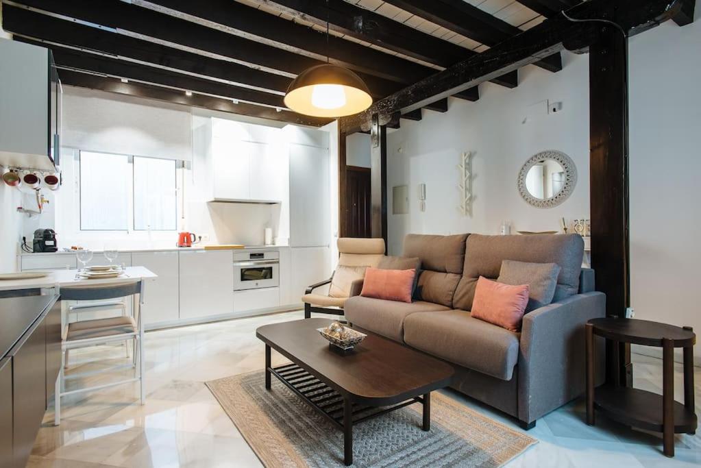 AD2B Apartment, 300m from Cathedral with 2br, Sevilla
