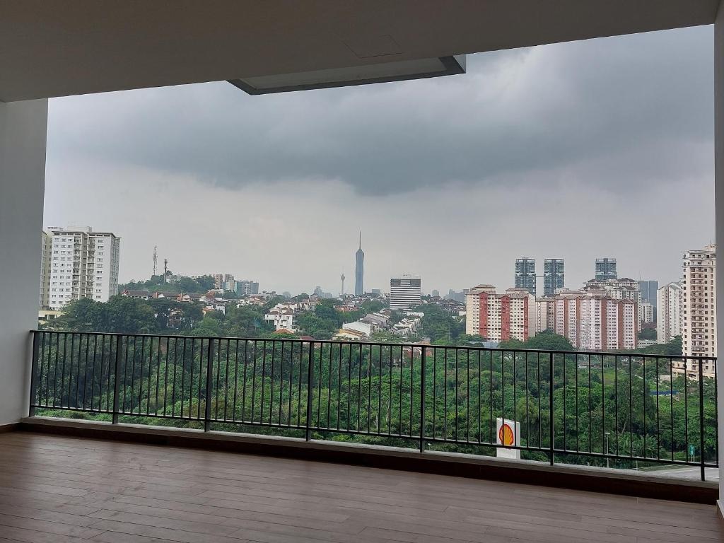 BOHEMIAN HOME 3 bedroom -10 mins to Mid Valley photo