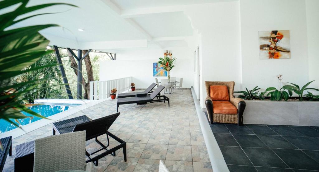 Swimming pool, Shana by the Beach Manuel Antonio in Quepos