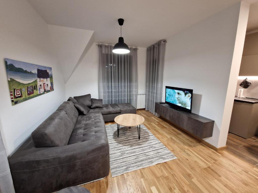 Apartman u centru Kolasina sa garazom - 2