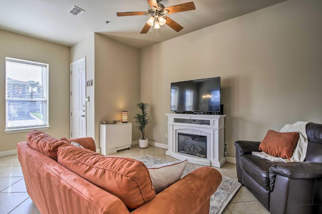 Texas Condo with Outdoor Pools - Walk to Beach!, South Padre Island