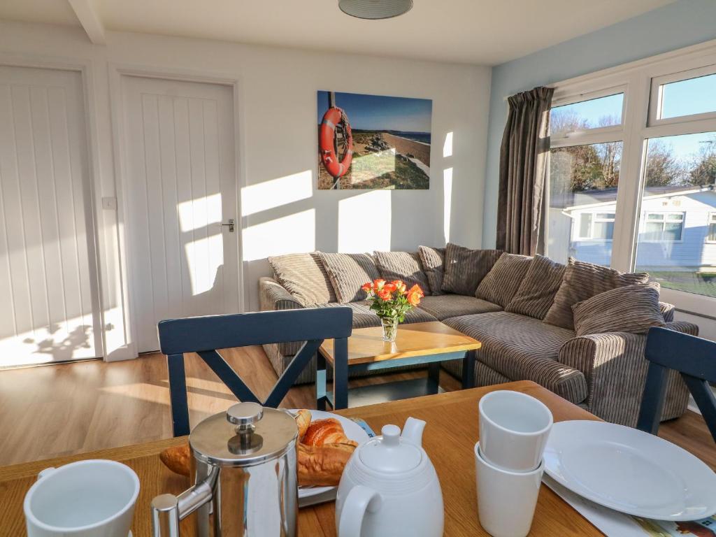 Beachcomber (58 Norton Park), Dartmouth - photo 3