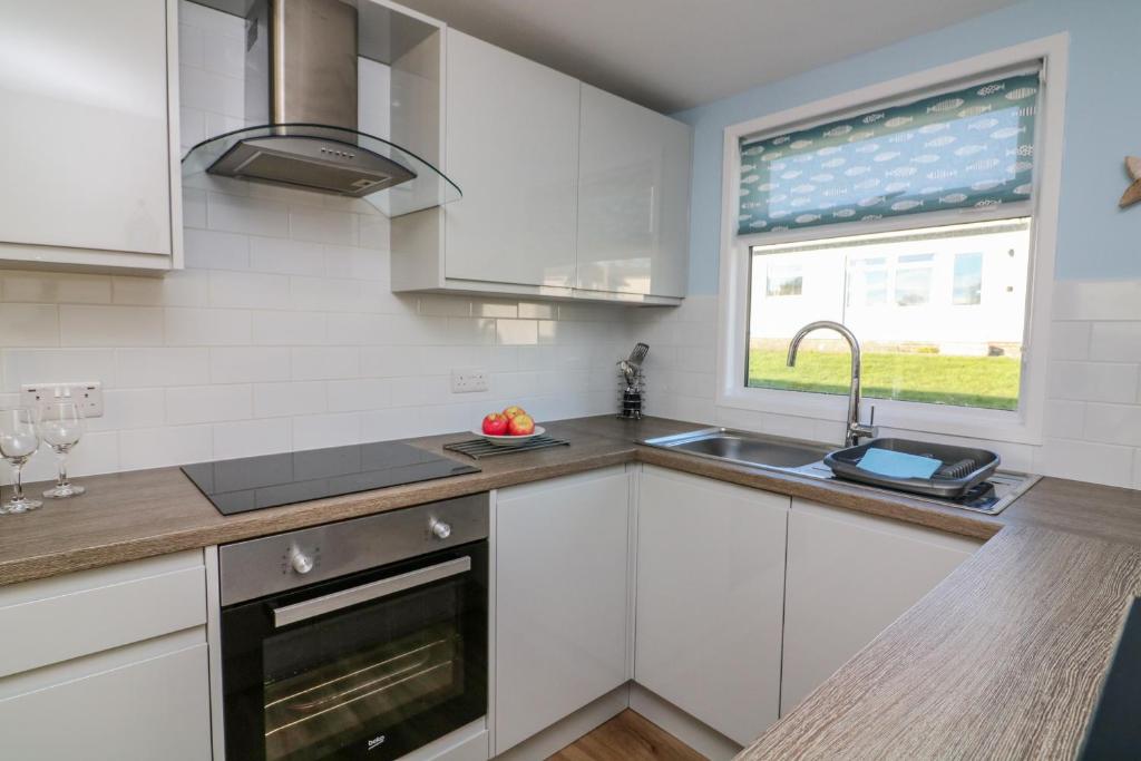 Beachcomber (58 Norton Park), Dartmouth photo 6