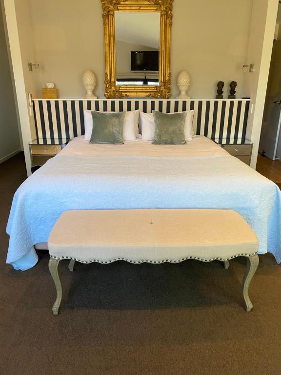 Adelphi Apartments 3 or 3A - Downstairs 2 Bedroom or Upstairs Studio with Balcony photo