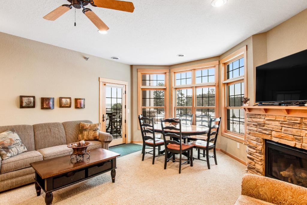 Hickory Suite B21
