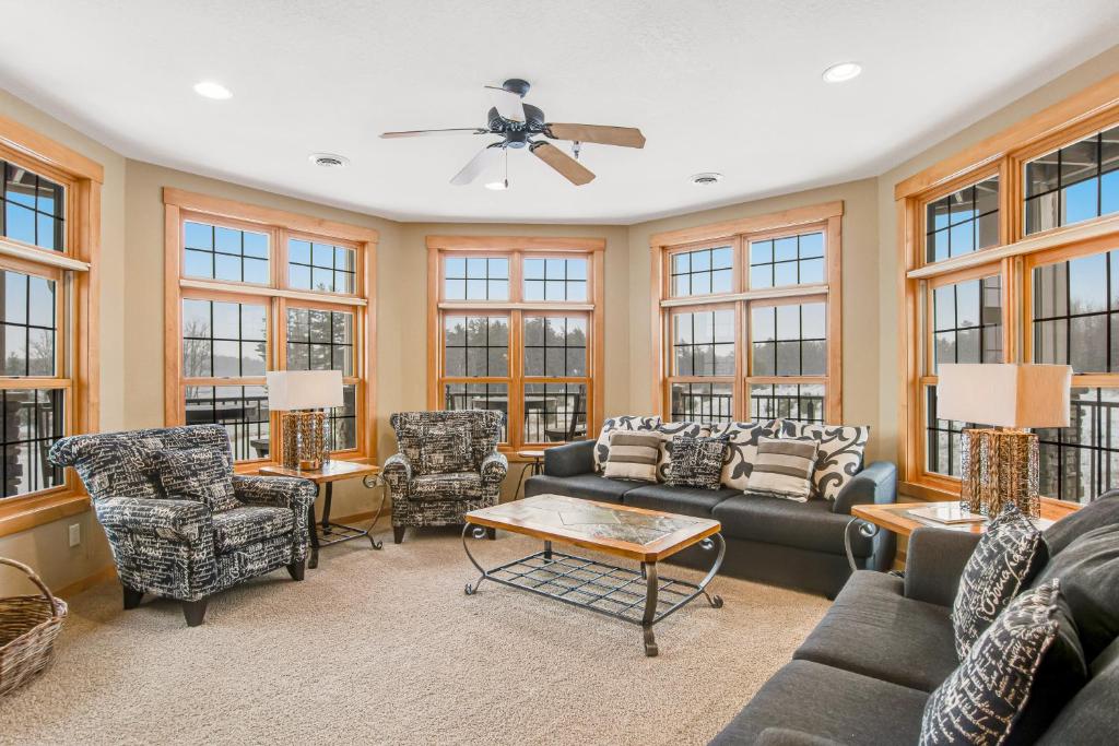 Chestnut Suite B25