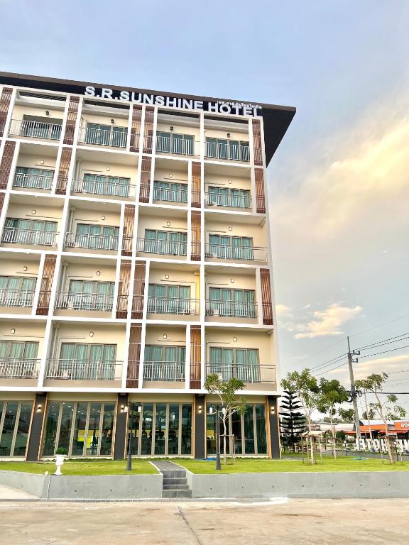 S.R.SUNSHINE HOTEL photo