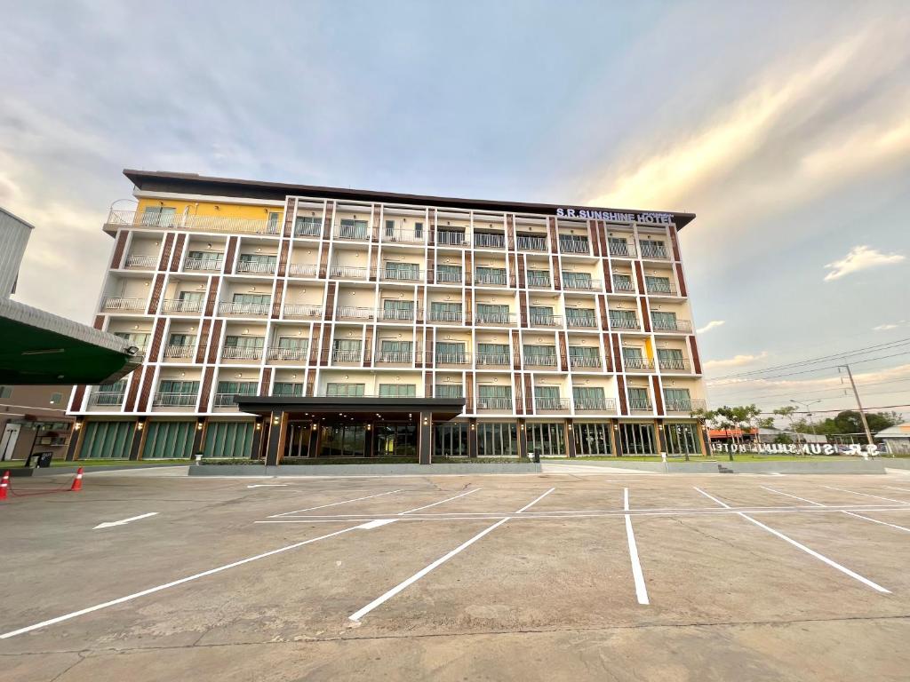 S.R.SUNSHINE HOTEL photo