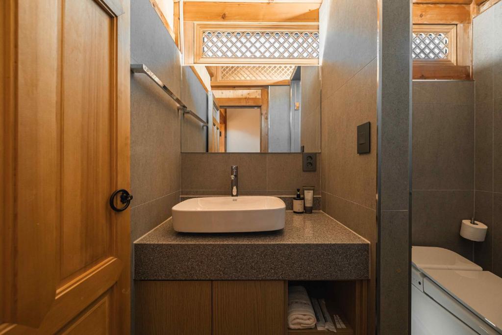 Luxury Hanok Stay Starlight