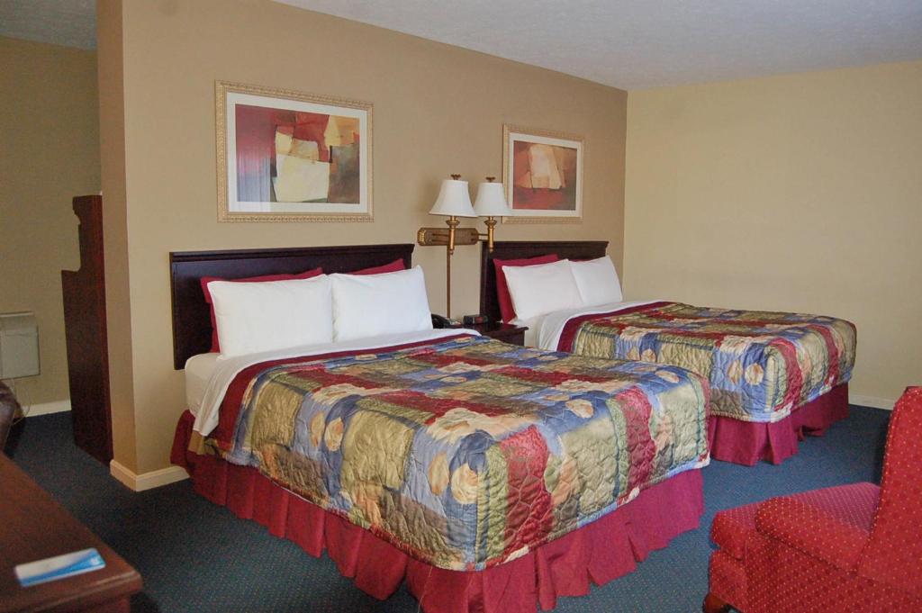 Golden Manor Inn & Suites photo