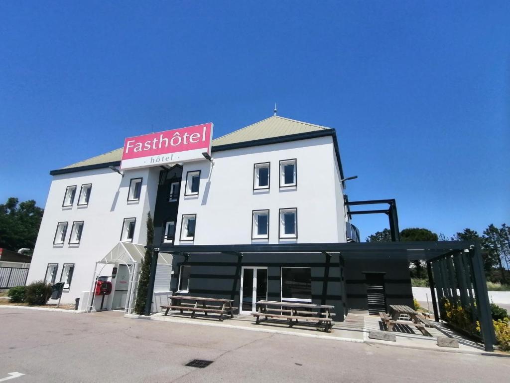 FastHotel Montpellier Ouest photo