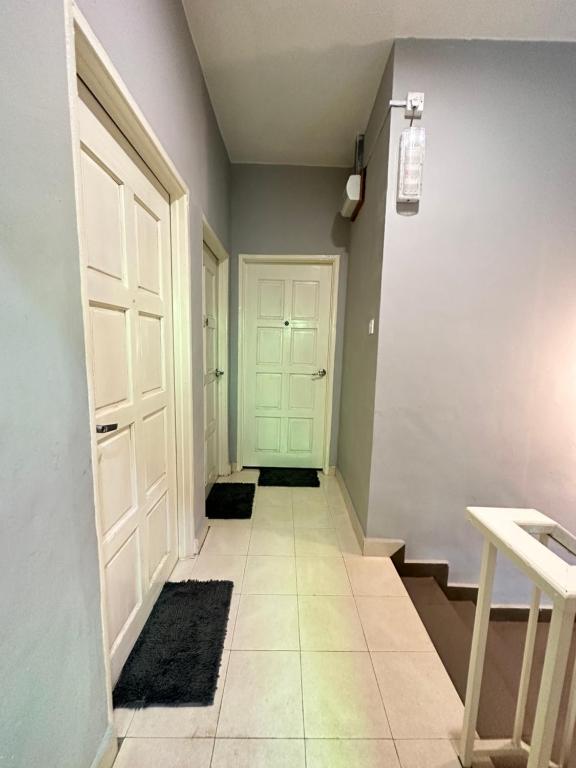 ANG LEE HOLIDAY HOME 1 photo