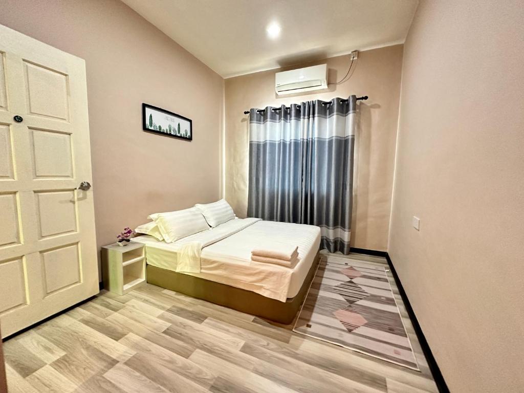 ANG LEE HOLIDAY HOME 1 photo