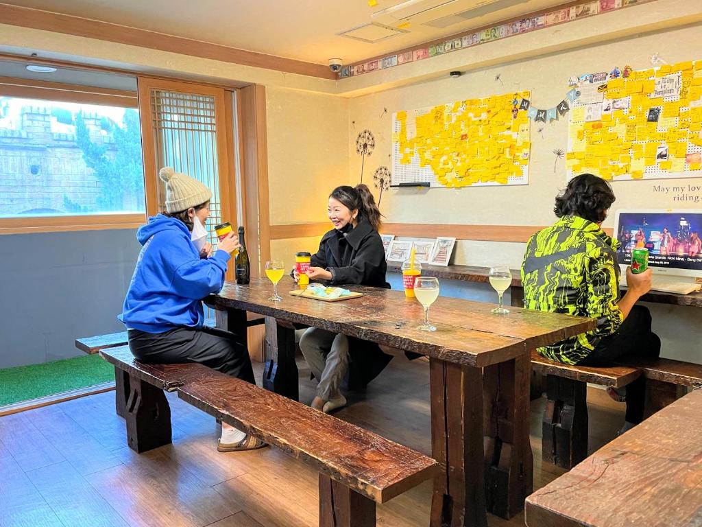 Shared lounge/TV area