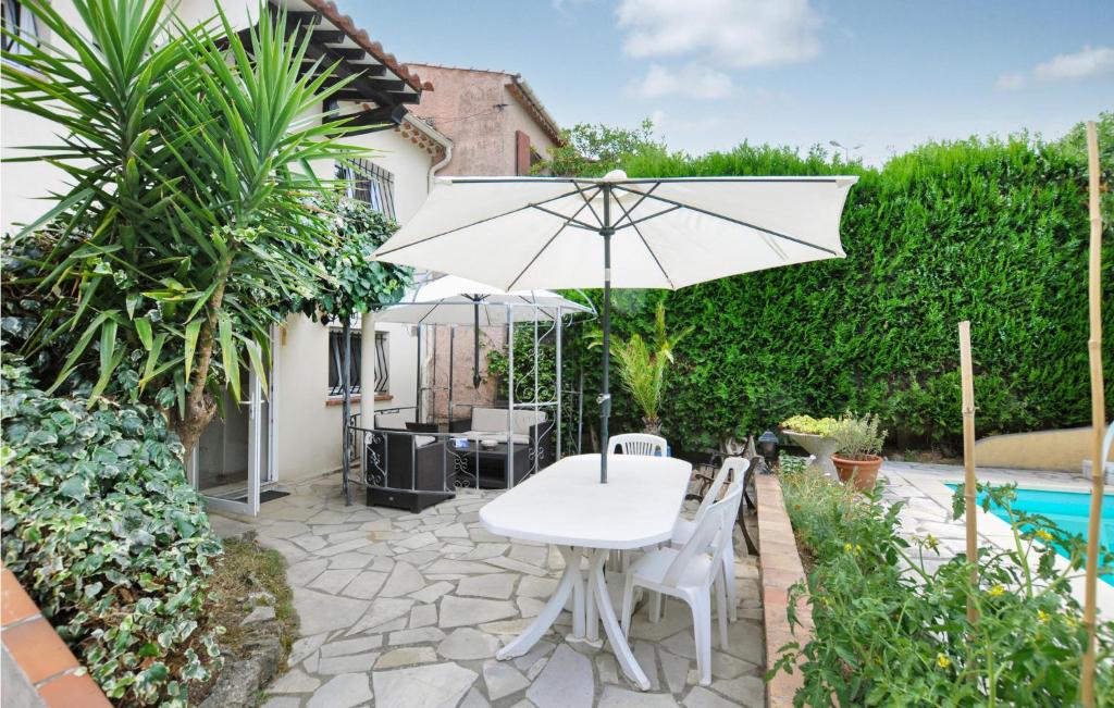 Lovely Apartment In Cogolin With Swimming Pool - 2