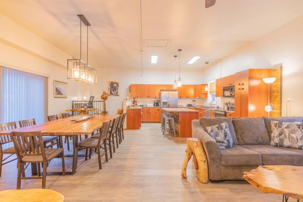 The Northern Driftwood Inn 1 0