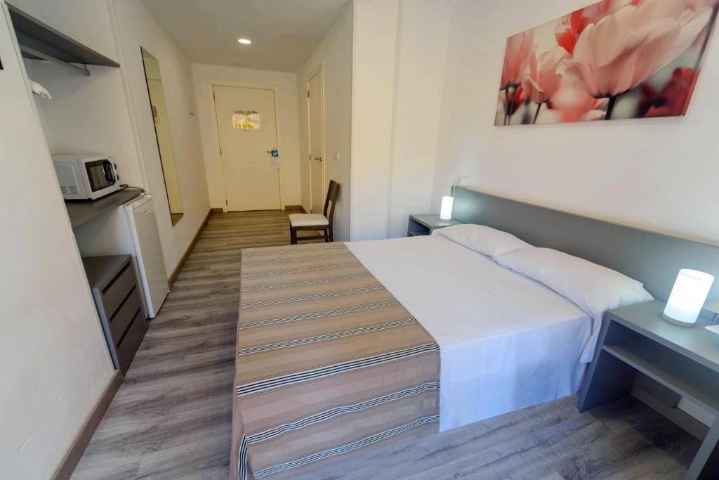 Hostal Anna Benidorm photo