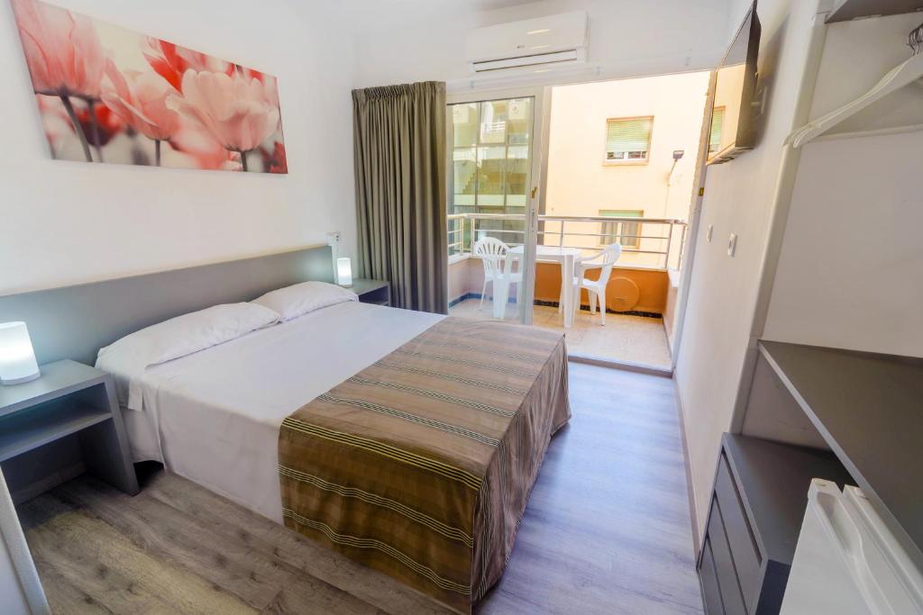 Hostal Anna Benidorm — Hotel in Benidorm - Costa Blanca