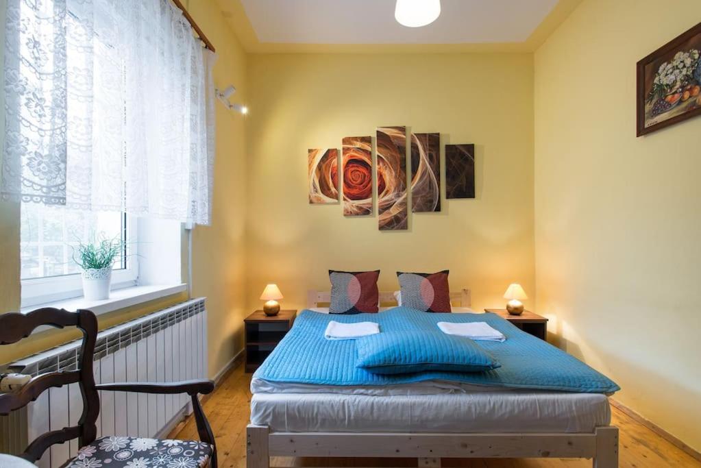 Big Cosy RETRO Apt, FREE PARKING, 15min OldTown & Kazimierz - by Homelike Krakow, Krakov