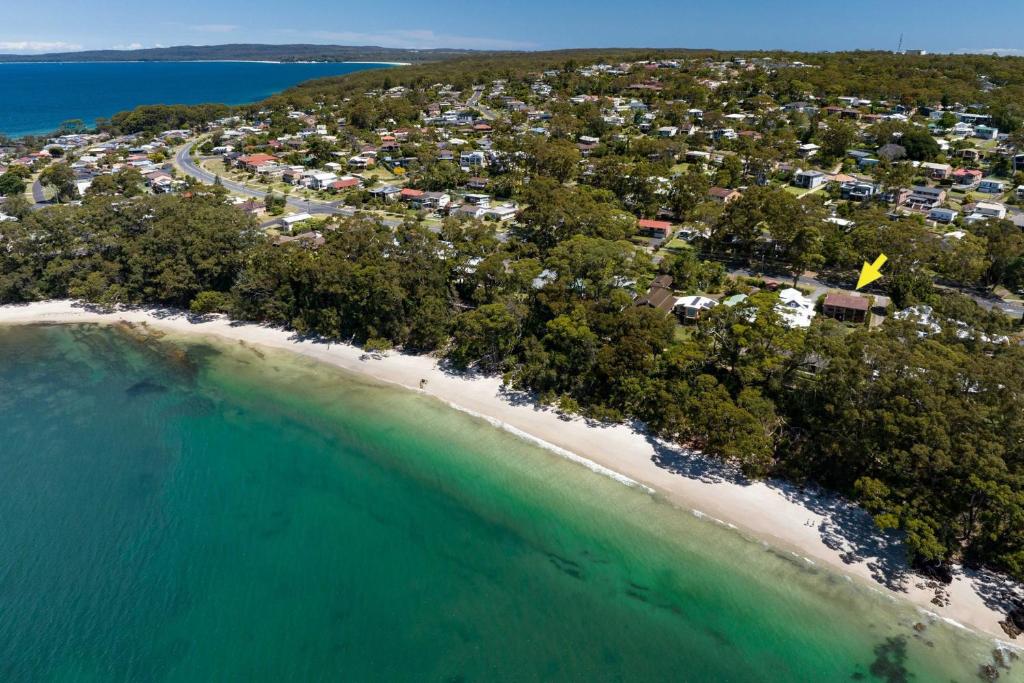 Breakers on Orion Beach Vincentia, Vincentia