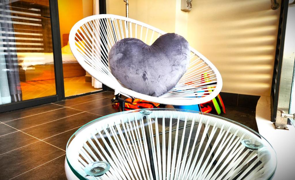 Aria Blue Sapphire Apartment