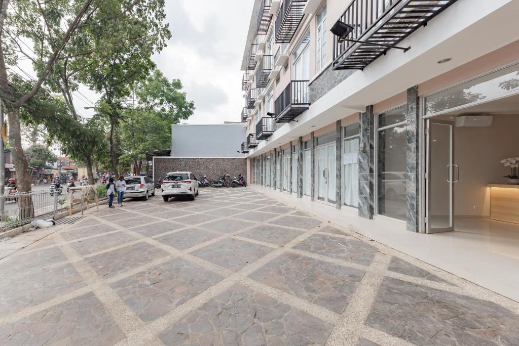 RedDoorz Plus near Surapati Core RedDoorz Plus near Surapati Core