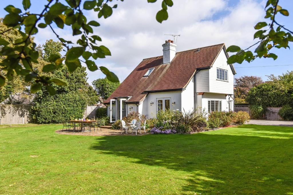 Sea Way by inspirestays-com, Middleton-on-Sea