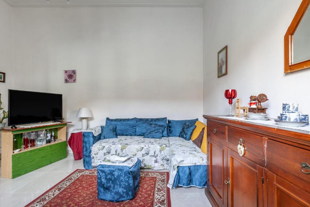 GuestHost - Viareggio Roomy House with Private Courtyard! - 3