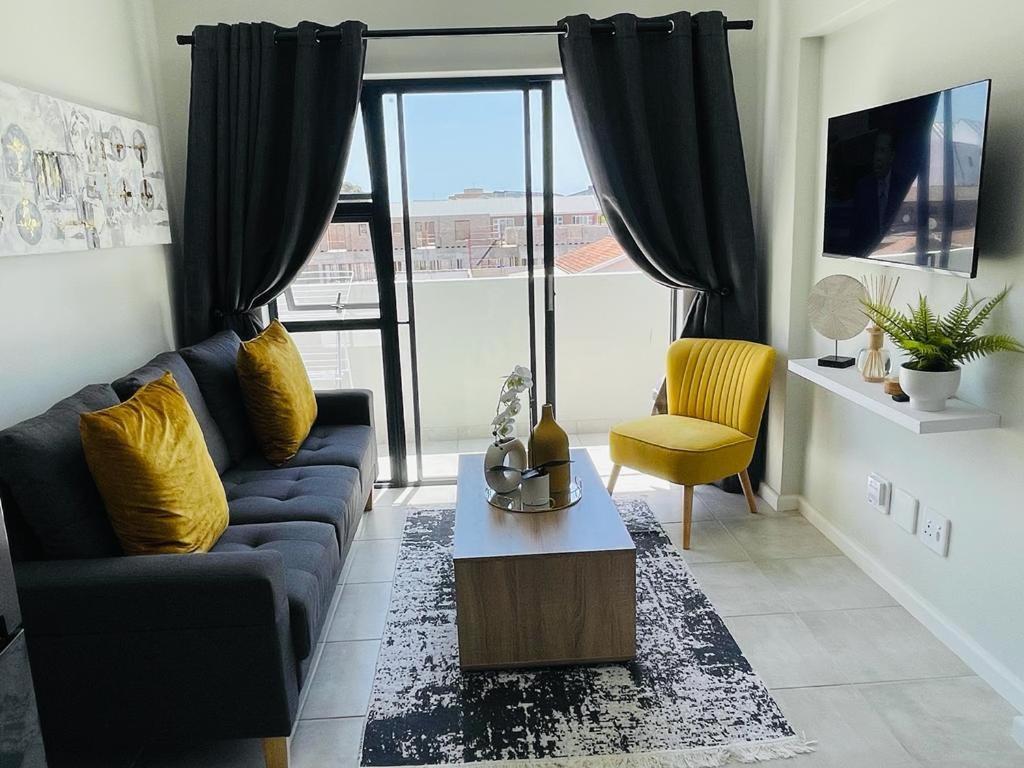 Xanadu Style In Tableview, Apartment Cape Town