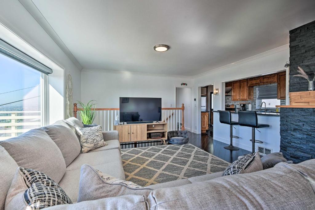Bright Whittier Home with Spacious Deck!