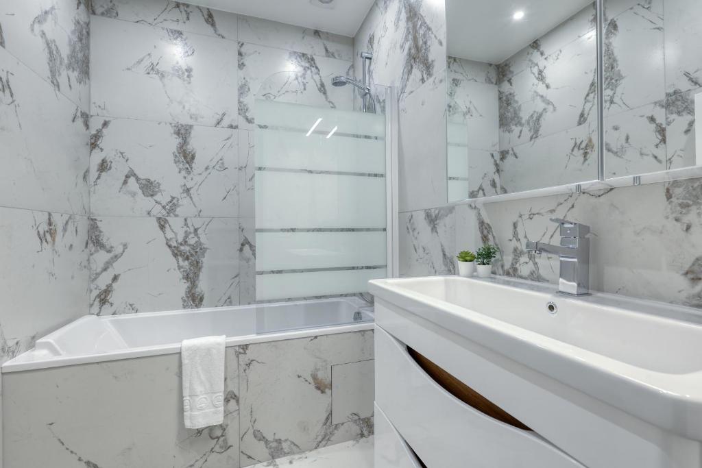 Superb Large and New 4bds Flat - Heart of Paris 10 - 5