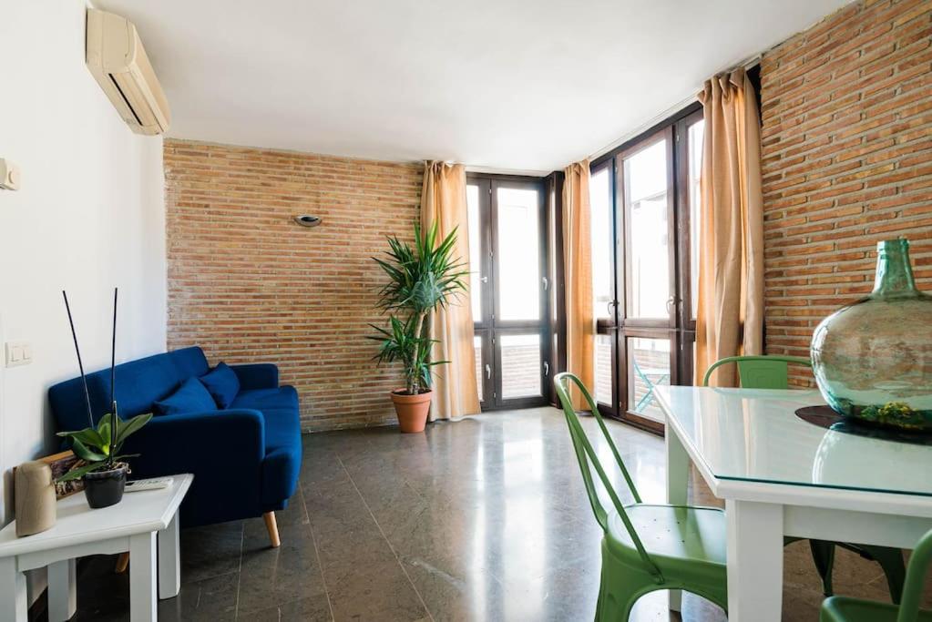 Cosy Flat w/ Beautiful Views and Cute Balcony - 5