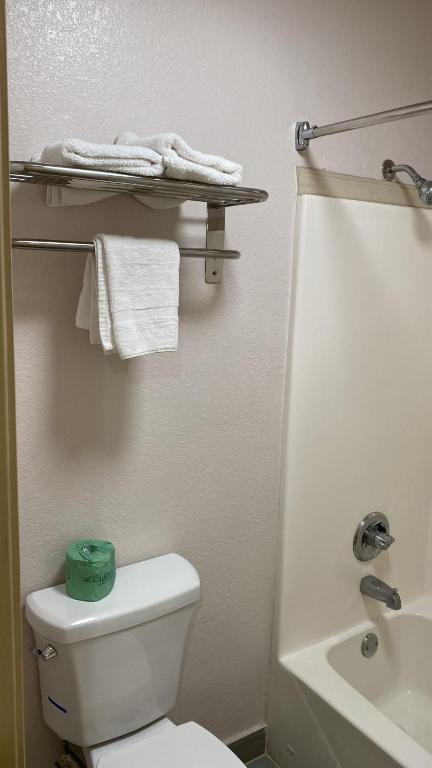 Country Hill Inn & Suite Eagle Pass photo