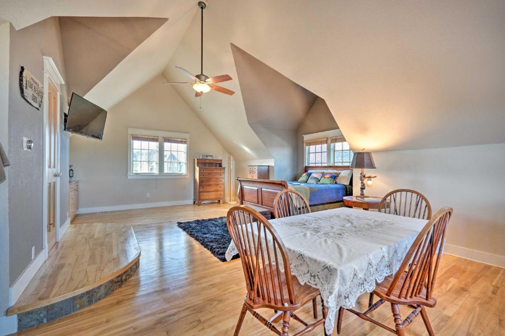 Peaceful Longmont Studio at McIntosh Lake!