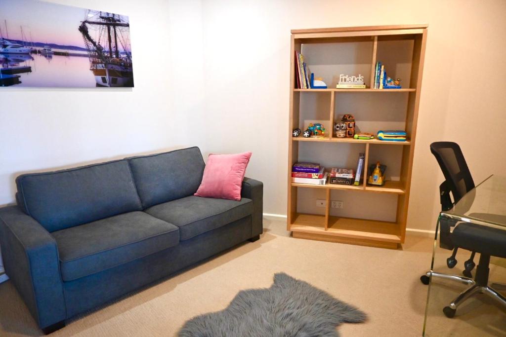 Sub Penthouse Luxe suit, CBD, secure parking, photo