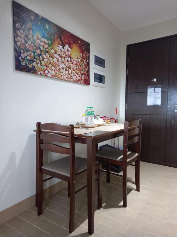 Studio Unit, Homely Condo at One Madison Place near Iloilo Business Park PH. photo