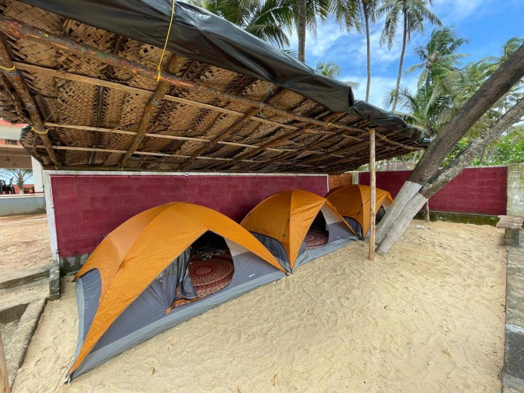 Tents in between ocean and River — Hotel in Katapady