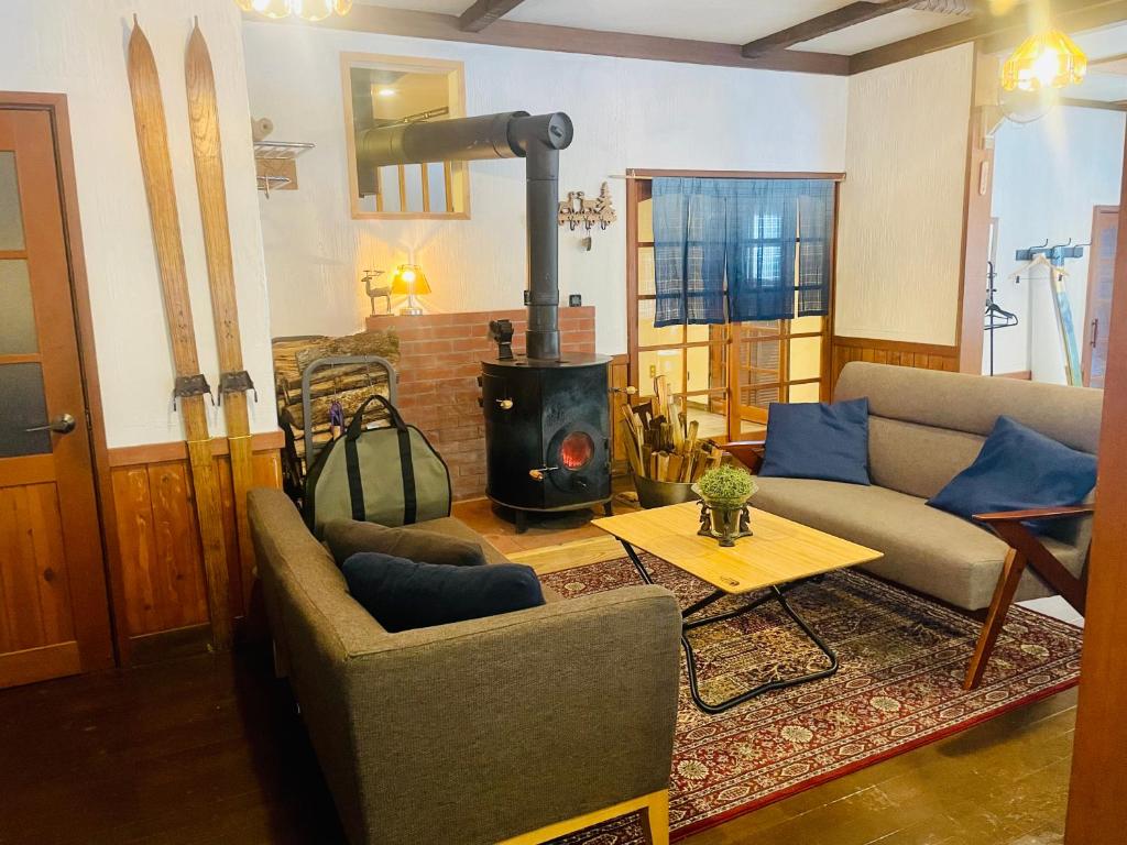 GUEST HOUSE ZU-THONES HAKUBA — Hotel in Hakuba
