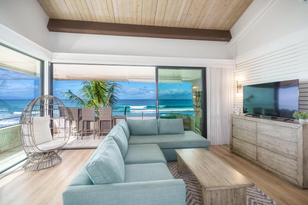 Direct Oceanfront Penthouse, Kahana