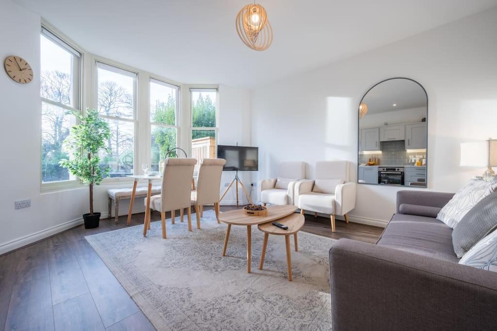 North Lane Apartment by Tŷ SA