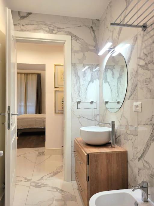 1min from Metro: Domus Famagosta 2Bedrooms 2Baths - 4