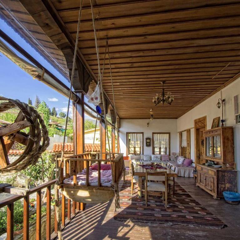 Birgi Boutique Hotel Saliha hanim Tas Konak photo