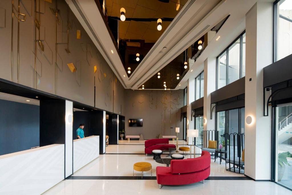 Centara Life Hotel Bangkok Phra Nakhon hotel in Bangkok Thailand rooms location facilities photo 2