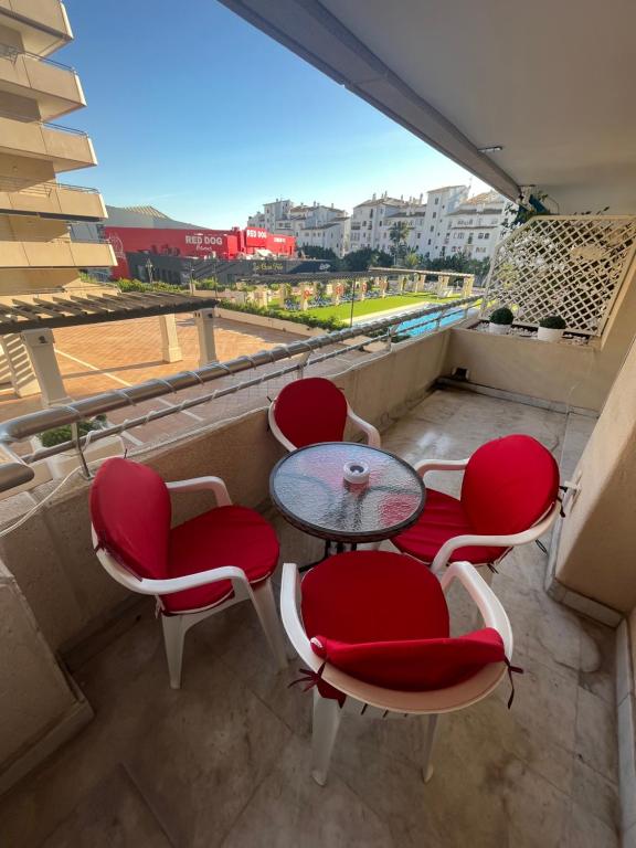 Heart of Puerto Banus newly renavated Free parking , WIFi ,Pool,Gym,Padel court - 1