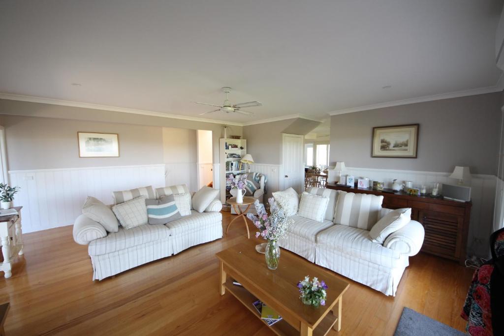 Shared lounge/TV area, Grey Goose @ Smiths in Phillip Island