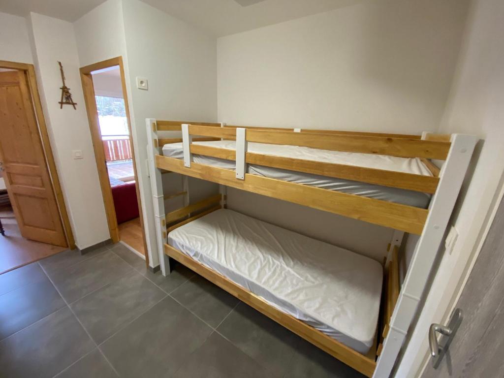 Appartement contemporain et lumineux avec parking, animaux admis - FR-1-693-84 - 2